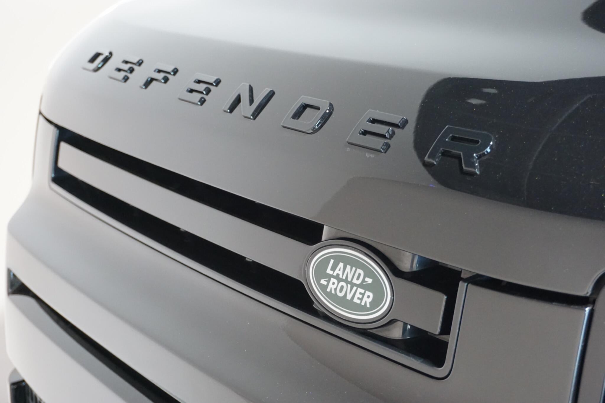 Land Rover Defender 90 3.0 D300 MHEV X-Dynamic HSE Hard Top SUV 3dr Diesel Auto 4WD SWB Euro 6 (s/s) (300 ps)